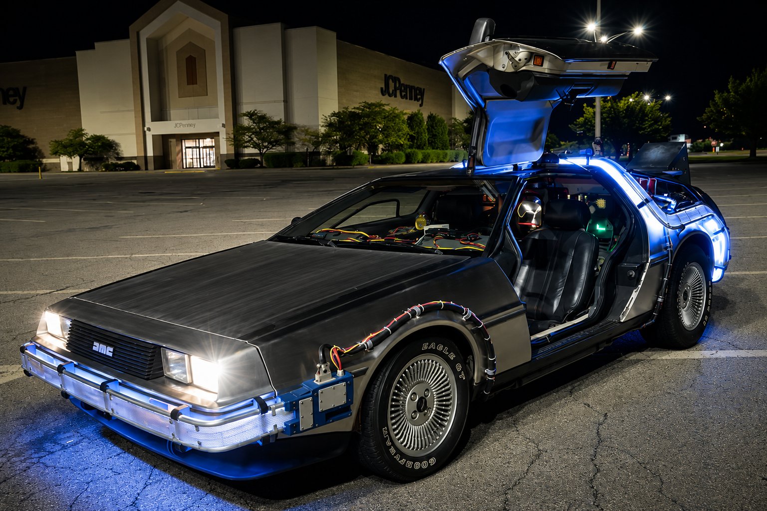 DeLorean DMC-12 en tenue Retour vers le futur — moteur V6 PRV