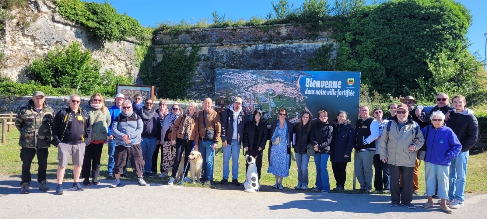 The meeting participants gathered in front of the ramparts of Le Château-d'Oléron