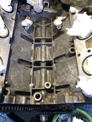 Bloc dégagé, nettoyé au dremel acetone ! J’attends l’epoxy alu , après peinture moteur